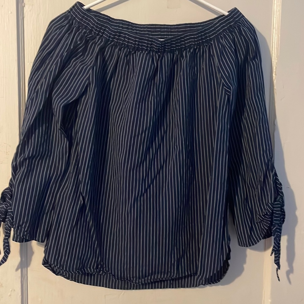 Navy blue stripped top